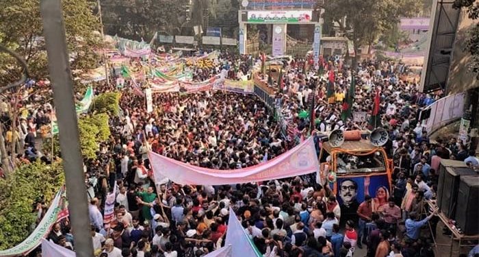 ঢাকায় আওয়ামী লীগের বিজয় শোভাযাত্রায়- নেতাকর্মীদের ঢল