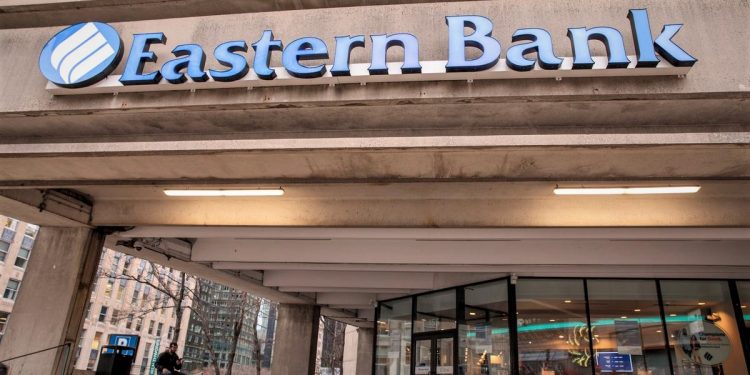 অভিজ্ঞতা ছাড়াই রিলেশনশিপ অফিসার নিয়োগ দেবে ইস্টার্ন ব্যাংক