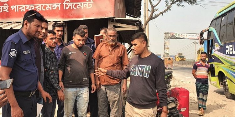 তল্লাশিতে রিলাক্সের বাসে মিললো ৩৬ হাজার ইয়াবা