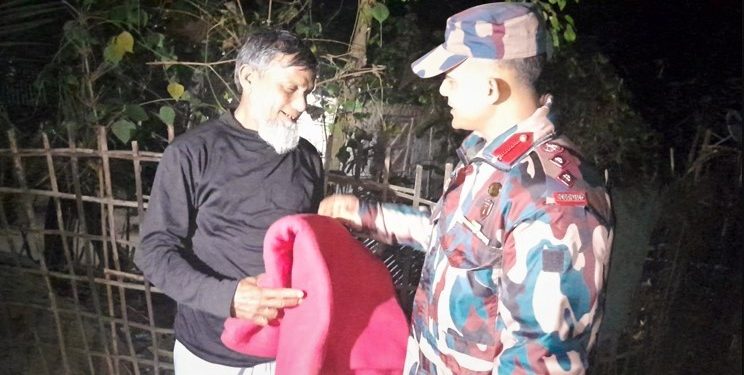 কম্বল নিয়ে শীতার্তদের পাশে বিজিবি