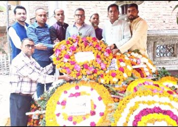 মোসলেম উদ্দিন আহমেদ এমপির সমাধিতে কেন্দ্রীয় যুবলীগের শ্রদ্ধা নিবেদন