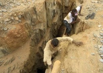 স্বর্ণের খনি ধ্বসে নিহত ৭৩