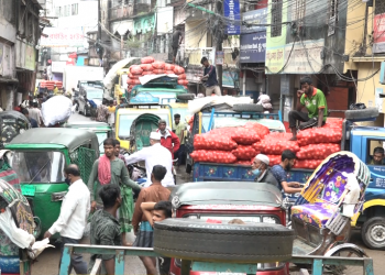 খাতুনগঞ্জে পণ্যের পর্যাপ্ত মজুদ, রমজানে দাম বাড়বে না বলছেন ব্যবসায়ীরা