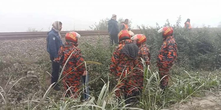 ট্রেনে কাটা পড়ে সেনা সদস্যসহ দুইজন নিহত
