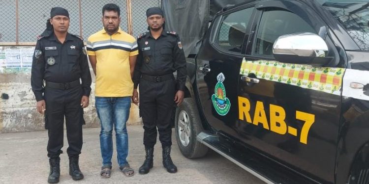 ০৮ মামলার পলাতক আসামি শীর্ষ সন্ত্রাসী ধামা জুয়েল গ্রেফতার