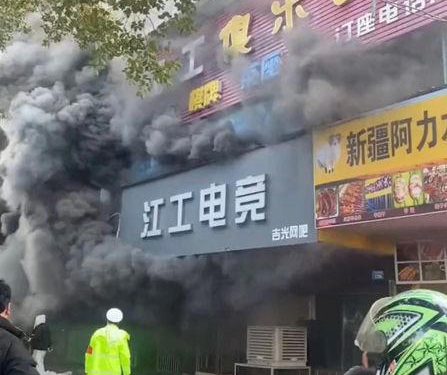 দোকানে অগ্নিকাণ্ডে নিহত ৩৯, আহত ৯