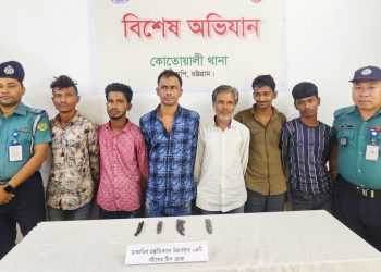 চট্টগ্রামে পলোগ্রাউন্ডের সামনে থেকে ডাকাত দলের ৬ সদস্য গ্রেপ্তার