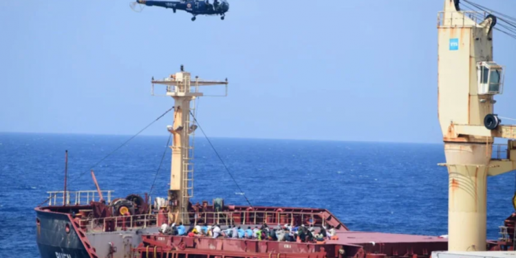 অবশেষে জলদস্যুদের হাত থেকে মুক্তি পেল জাহাজ, উদ্ধার ১৭ জন