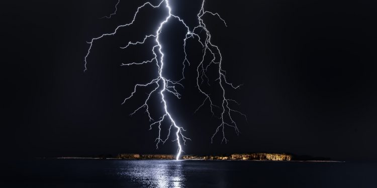 বজ্রপাতের ডেড জোন এখন বাংলাদেশ