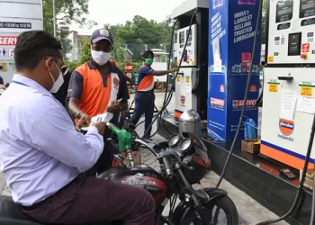 কমেছে জ্বালানি তেলের মূল্য