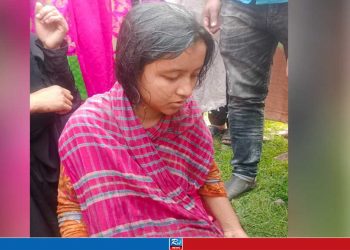 ট্রেনের নিচে শুয়ে পড়েও বেঁচে যায় কিশোরী মেয়েটি