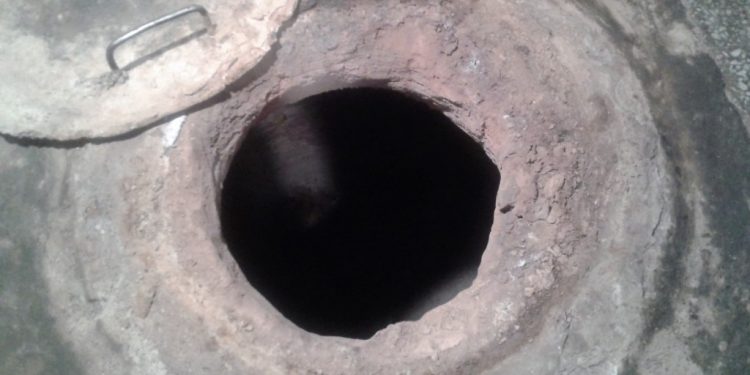 সেপটিক ট্যাংকে পড়ে মা ছেলেসহ ৩ জনের মৃত্যু