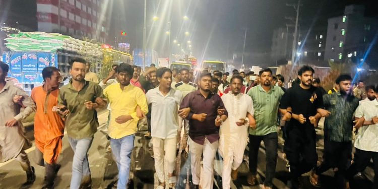 মধ্যরাতে ছাত্রলীগের মিছিল, প্রতিবাদে বাকলিয়া থানা যুবদলের বিক্ষোভ