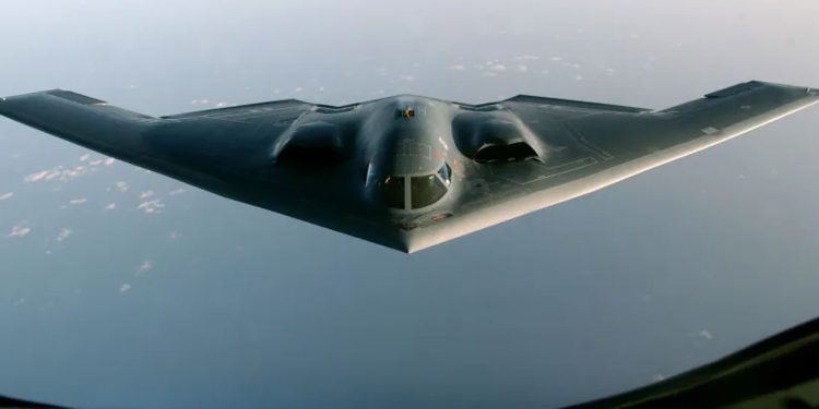 যুক্তরাষ্ট্রের বি-২ বোমারু বিমান টানা ৩৭ ঘণ্টা উড়ে হামলা চালায় ইরানে