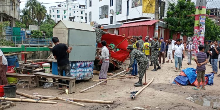 চট্টগ্রামে শতাধিক অবৈধ দোকান উচ্ছেদ করেছে চসিক