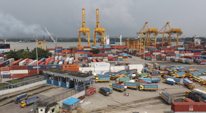পুরোদমে চলছে চট্টগ্রাম বন্দরের কার্যক্রম