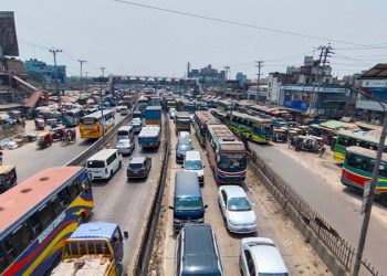 ঢাকা-চট্টগ্রাম মহাসড়কে রাতভর যানজট, চাপ বেড়েছে যানবাহনের