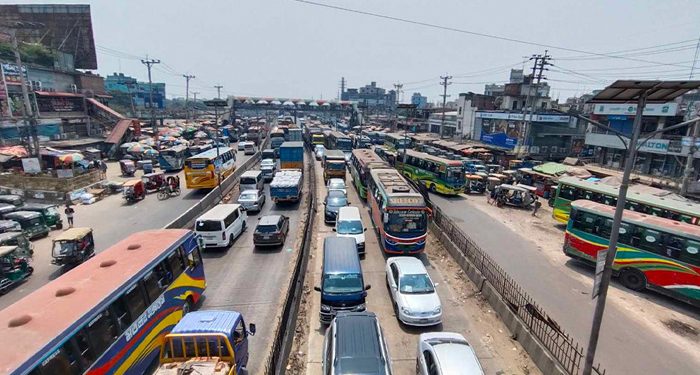 ঢাকা-চট্টগ্রাম মহাসড়কে রাতভর যানজট, চাপ বেড়েছে যানবাহনের