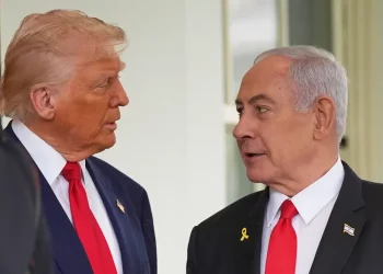 ইসরায়েলকে ‘ধমক’ দিয়ে ট্রাম্পের স্ট্যাটাস