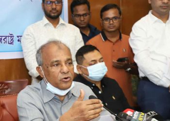 বাহকদের ধরে লাভ নেই, গডফাদারদের ধরতে হবে : স্বরাষ্ট্র উপদেষ্টা