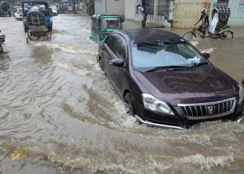 শ্রাবণের অঝোরধারায় জনজীবন দুর্দশাগ্রস্থ