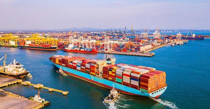 জাহাজ কমাতে চায় বন্দর জট সামলাতে