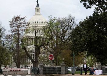৩৭ ট্রিলিয়ন ডলার ছাড়াল মার্কিন সরকারি ঋণ কয়েক বছর আগেই পূর্বাভাসের