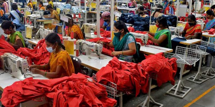 ভারত থেকে যুক্তরাষ্ট্রে রফতানি কমবে ৪৩% ট্রাম্পের শুল্কনীতিতে