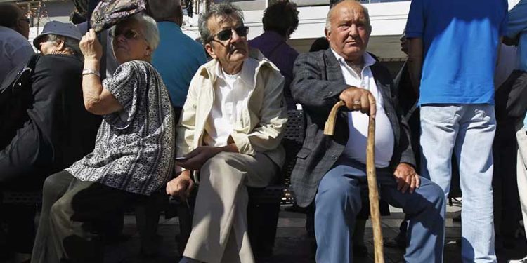 ইউরোপীয় প্রবীণদের বড় অবলম্বন সরকারি সহায়তা অবসরের পর