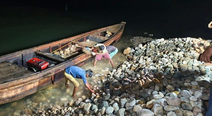 বিছিয়ে দেওয়া হলো লুটের ১২ হাজার ঘনফুট পাথর সাদাপাথরে