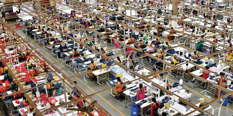 বৈশ্বিক ব্র্যান্ডগুলো স্থগিত করছে ভারতে ক্রয়াদেশ