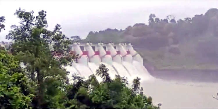 কাপ্তাই বাঁধের ১৬টি স্পিলওয়ে খুলে দেওয়া হলো