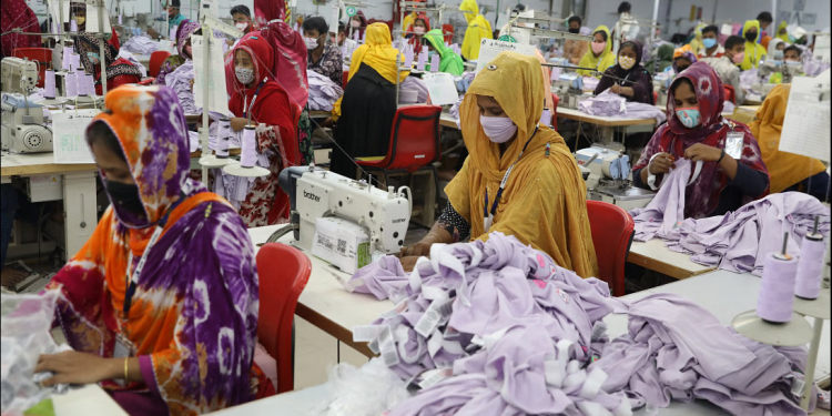 পোশাক রপ্তানি ১২% কমেছে চতুর্থ প্রান্তিকে