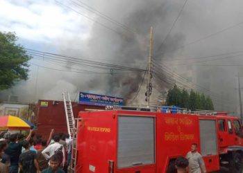 চট্টগ্রাম নগরের স্টেশন রোডে ভয়াবহ অ*গ্নি*কা*ণ্ড*