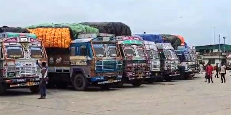 চার মাস পর চাল আমদানি শুরু বেনাপোল স্থলবন্দর দিয়ে