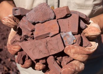 বেড়েছে আকরিক লোহার দাম টানা তৃতীয় দিনের মতো