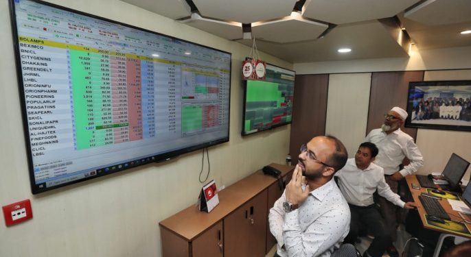 টেক্সটাইল খাতকে চাঙ্গা করেছে মার্কিন শুল্ক হ্রাস , ১০ মাস পর ডিএসইএক্স ৫,৫০০ ছাড়িয়েছে