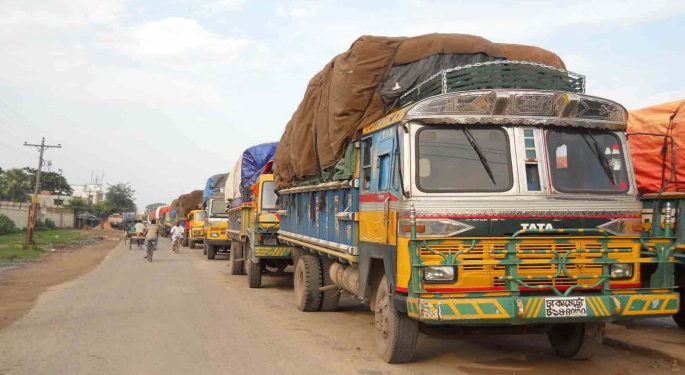 ভারতীয় ব্যবসায়ীদের বাংলাদেশে চাল রপ্তানির হিড়িক; দাম বাড়ল ১৪ শতাংশ পর্যন্ত ভারতে