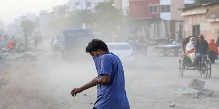 ‘সংবেদনশীলদের জন্য অস্বাস্থ্যকর’ ঢাকার বাতাস ছুটির দিনে