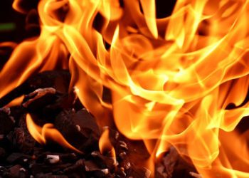 ভয়াবহ আগুন চট্টগ্রামে প্লাস্টিক কারখানায়, নিয়ন্ত্রণে আসেনি ১০ ঘণ্টা পরেও