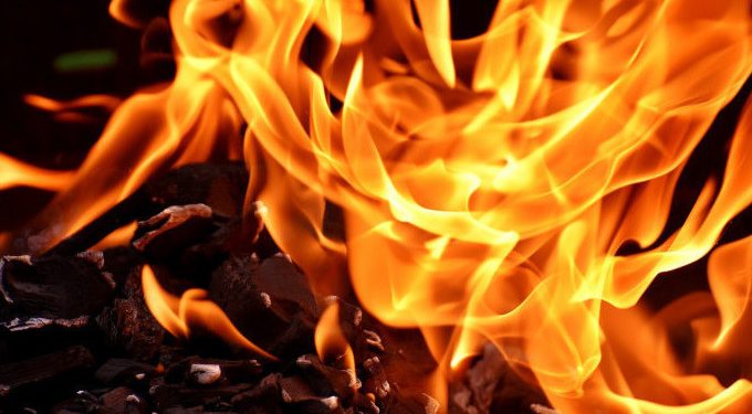 ভয়াবহ আগুন চট্টগ্রামে প্লাস্টিক কারখানায়, নিয়ন্ত্রণে আসেনি ১০ ঘণ্টা পরেও