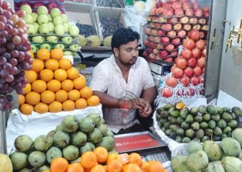 চড়া ফলের বাজার, বিক্রেতারা দুষছেন সিন্ডিকেটকে