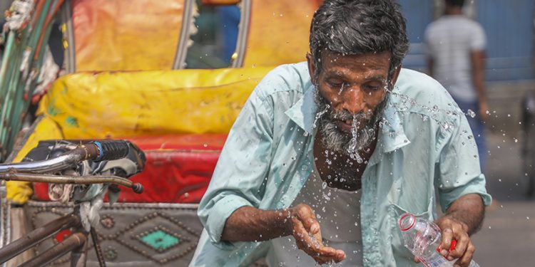 ভ্যাপসা গরমের আভাস রাজধানী ঢাকাসহ চার বিভাগে