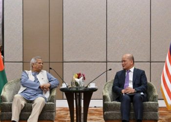 ডেটা সেন্টারে বিনিয়োগ ও  ৫জি চালু আক্সিয়াটাকে ড. ইউনূসের আহ্বান