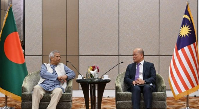 ডেটা সেন্টারে বিনিয়োগ ও  ৫জি চালু আক্সিয়াটাকে ড. ইউনূসের আহ্বান