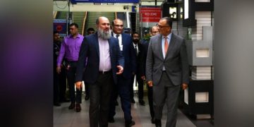 চট্টগ্রাম বন্দর পরিদর্শনে পাকিস্তানের বাণিজ্য মন্ত্রী