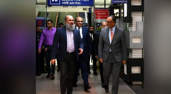 চট্টগ্রাম বন্দর পরিদর্শনে পাকিস্তানের বাণিজ্য মন্ত্রী