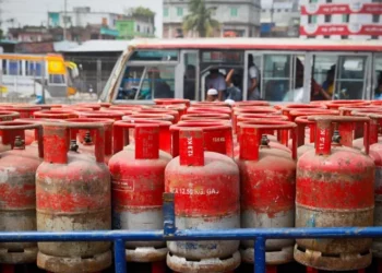 ৯১ টাকা কমানো হয়েছে ১২ কেজি এলপিজি সিলিন্ডারের দাম ।