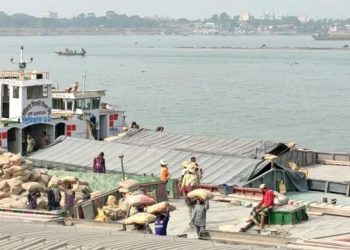 নৌপথ খননে ব্যয় বাড়লো ১২ কোটি টাকা চট্টগ্রাম-ঢাকা-আশুগঞ্জ