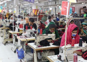 পোশাক রপ্তানি বৃদ্ধি, চীন-ভারত থেকে বিনিয়োগ আসার সুযোগ দেখছেন রপ্তানিকারকরা